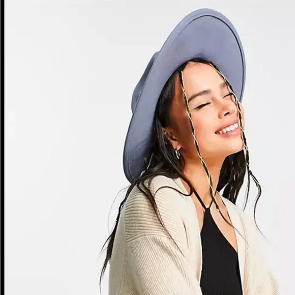 Gorgeous blue wide brim felt hat with size adjuster - Picture 3 of 7